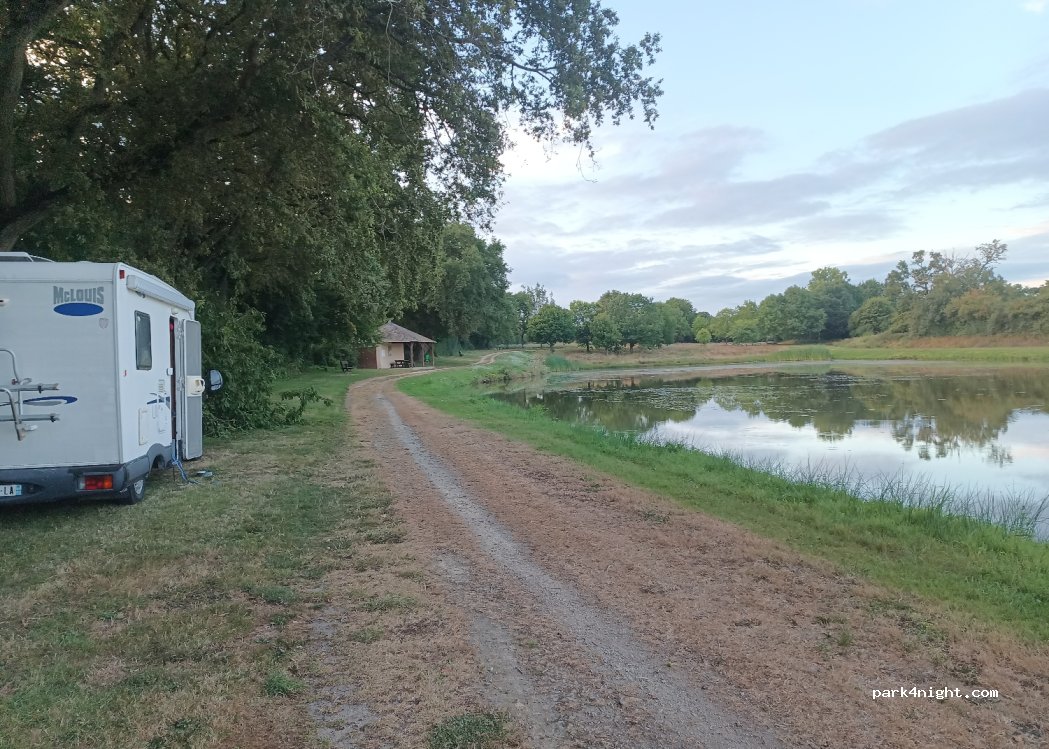 (53200) Gennes-Longuefuye - 12 Rue Saint-Aventin — foto 4