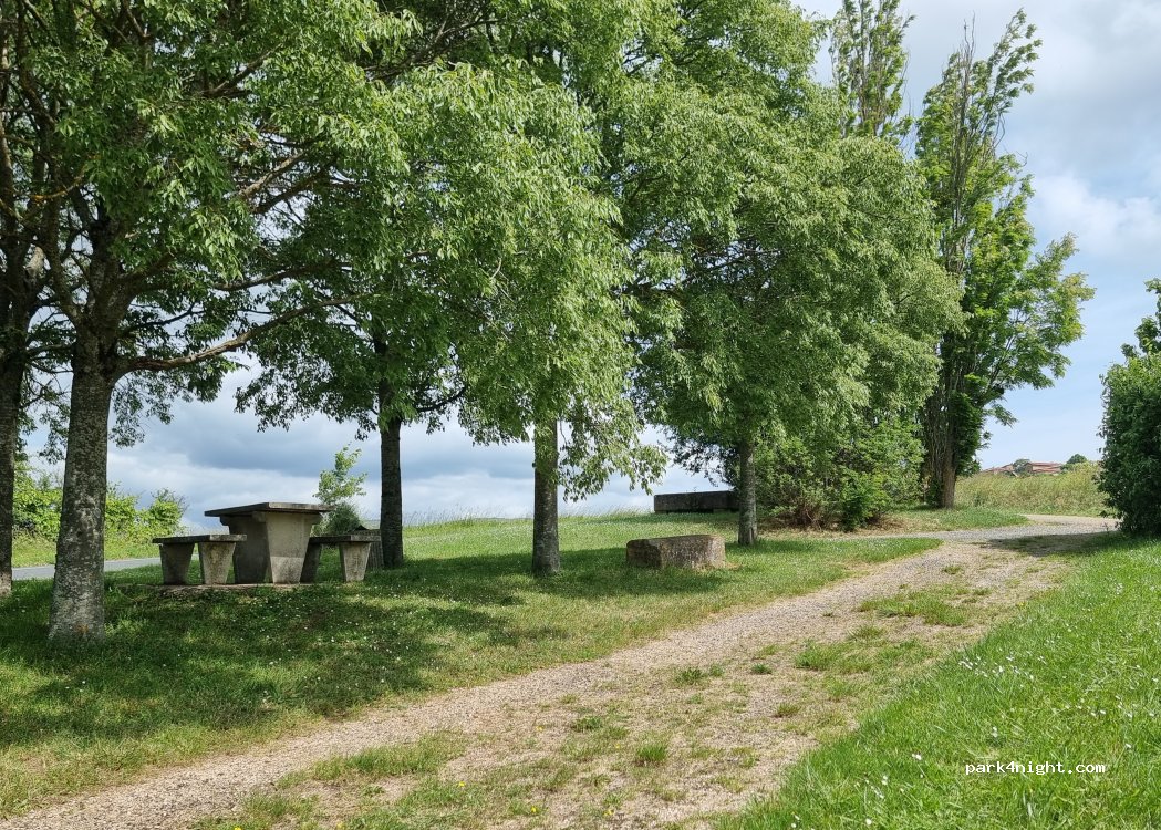 (69620) Val d'Oingt - Route du Bois d'Oingt — foto 4