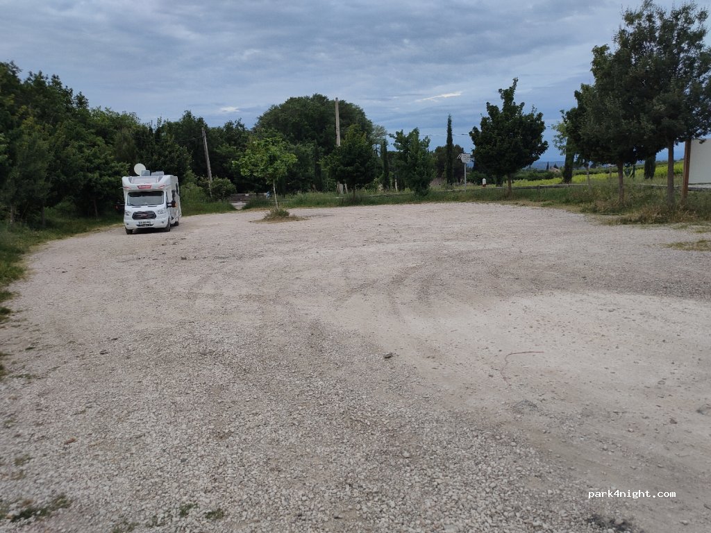 (84330) Caromb - Avenue Charles de Gaulle — foto