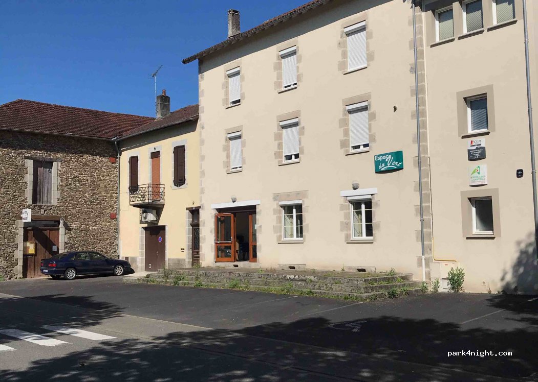 (15600) Maurs - Rue de la Gare — foto