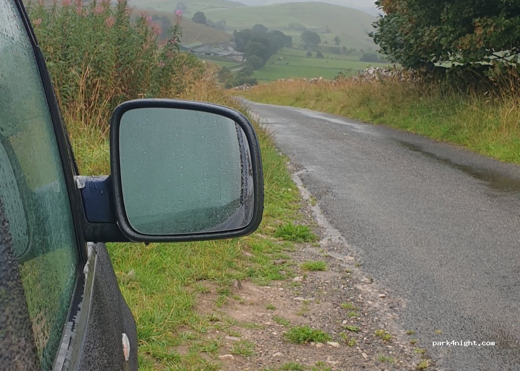 (SK17) Buxton - Unnamed Road — foto