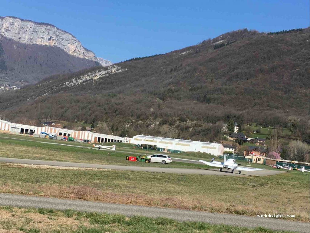 (73190) Challes-les-Eaux - Rond-Point Aviateur Joseph Thoret — foto