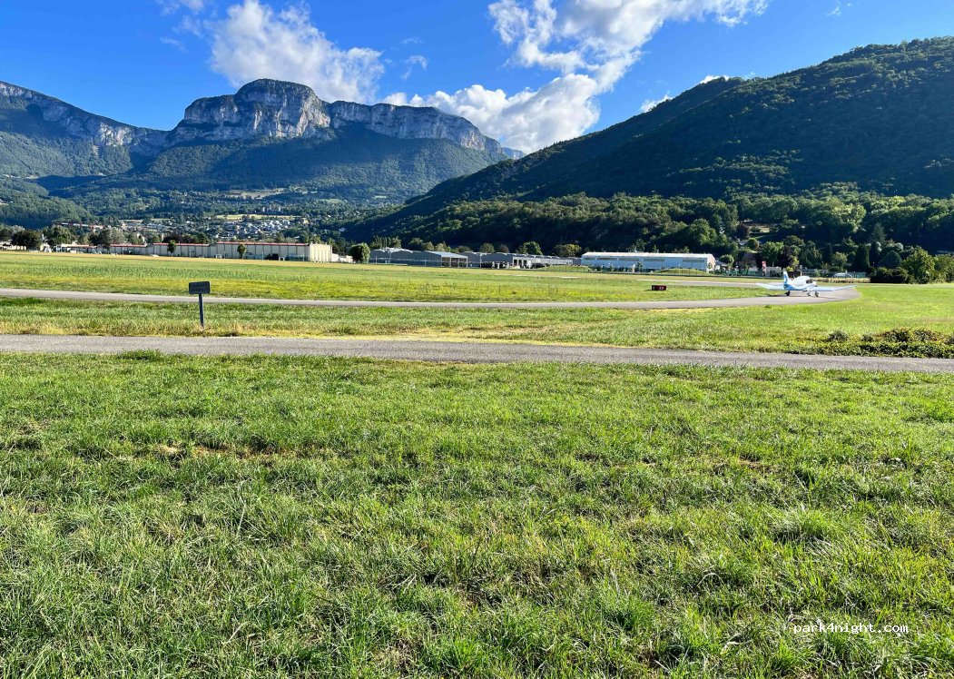 (73190) Challes-les-Eaux - Rond-Point Aviateur Joseph Thoret — foto 3