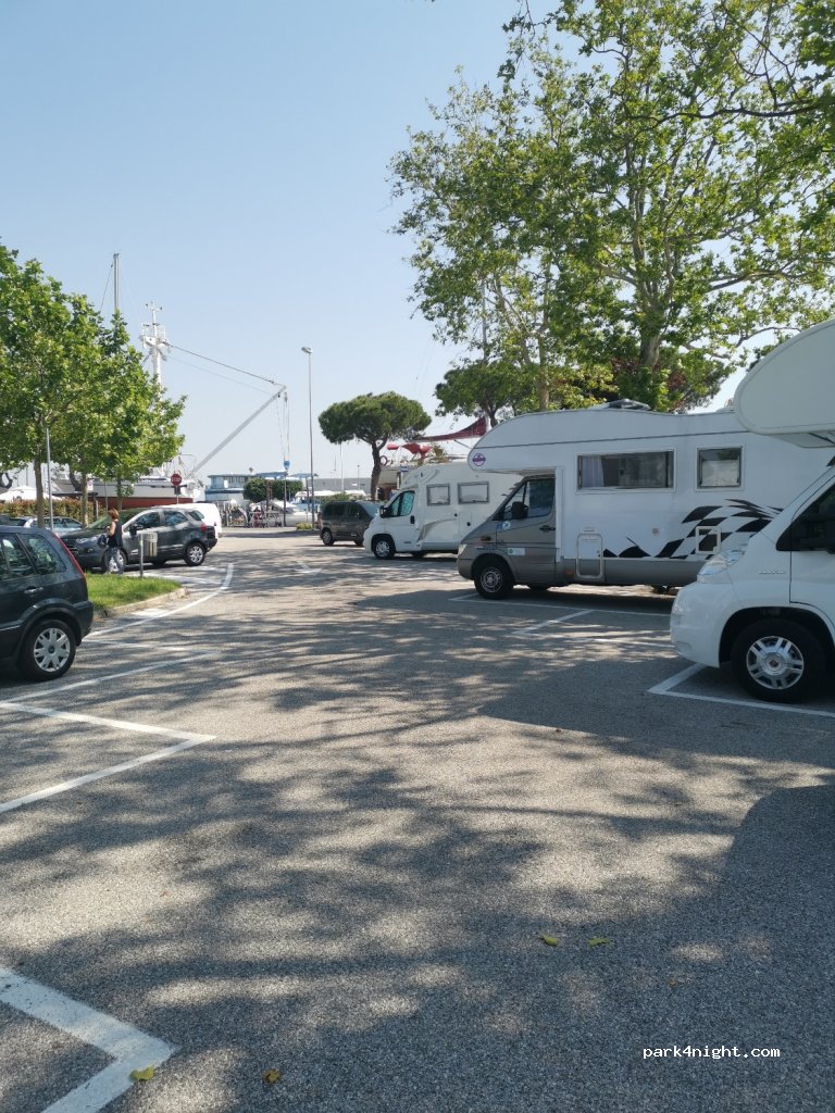 (33054) Lignano Sabbiadoro - 27 Via Lungolaguna Trento — foto