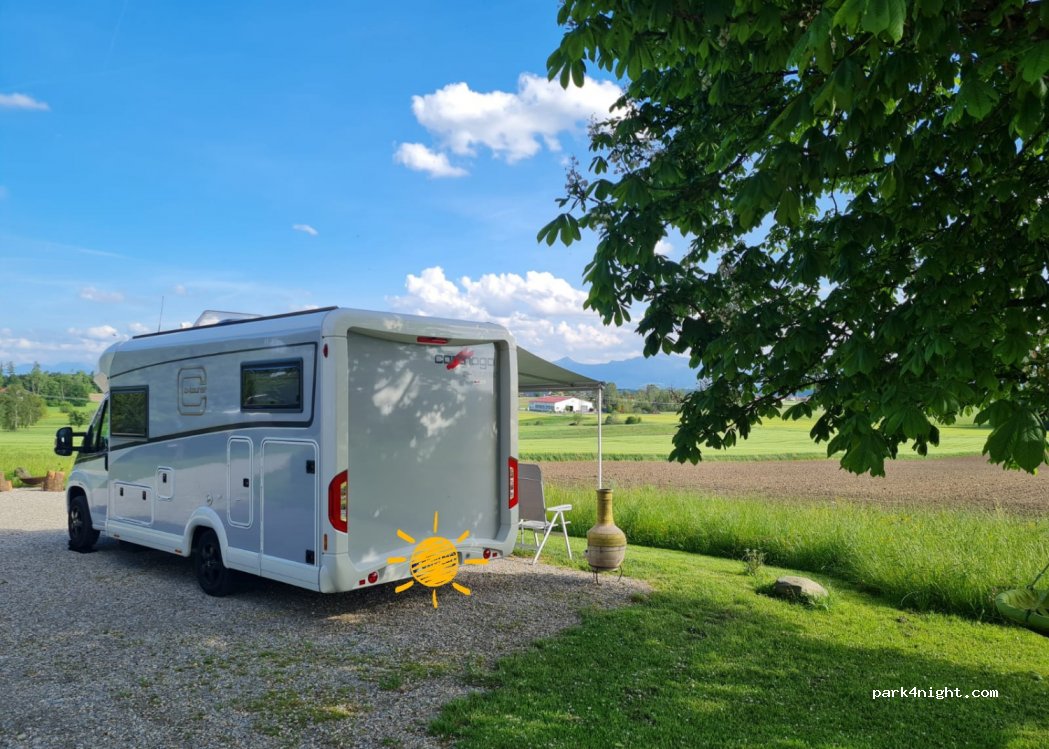 Stellplatz mit Bergblick — foto