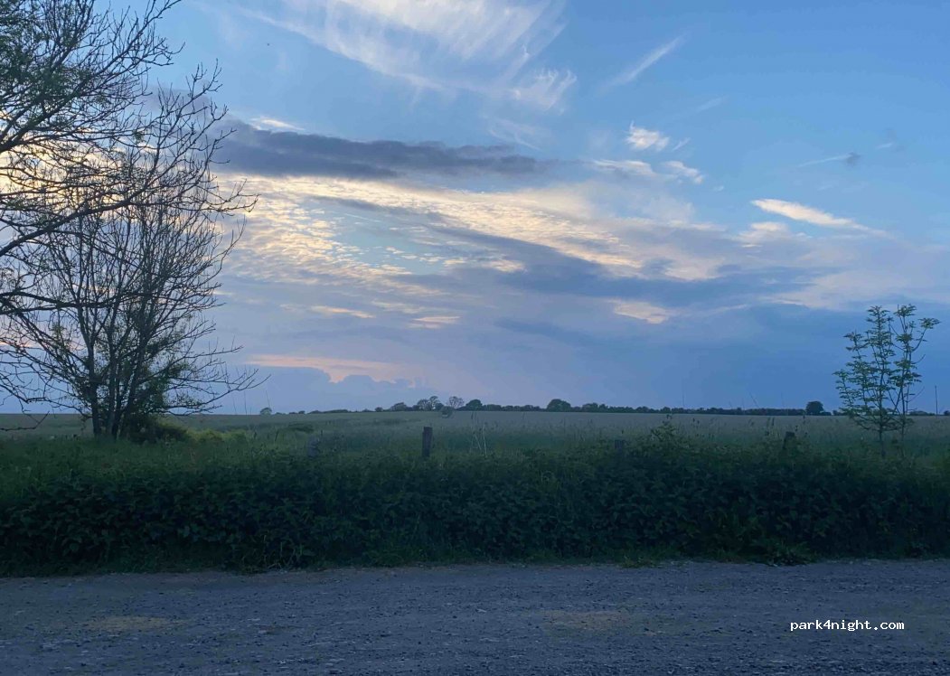 (SN11 0PW)  - Unnamed Road — foto