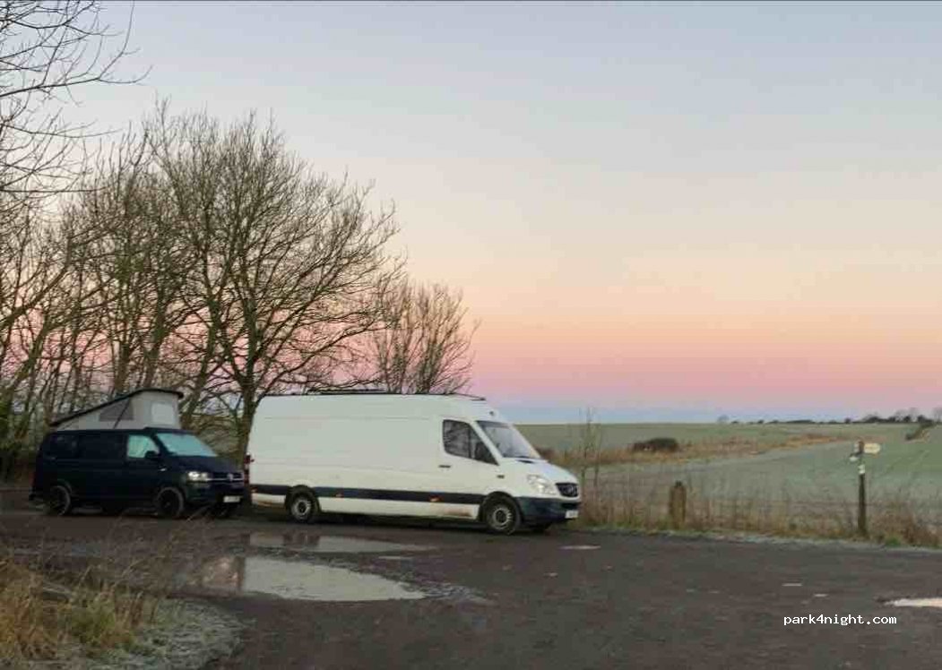 (SN11 0PW)  - Unnamed Road — foto 2