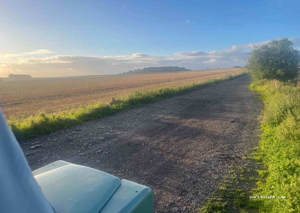 (SN11 0PW)  - Unnamed Road — foto 3