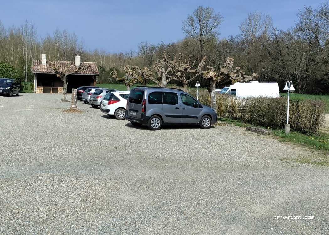 (33580) Sainte-Gemme - 8 Le Bourg — foto