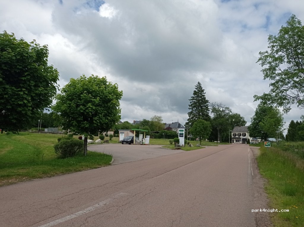 (58230) Montsauche-les-Settons - 1412 Place Marcel Mariller — foto 3