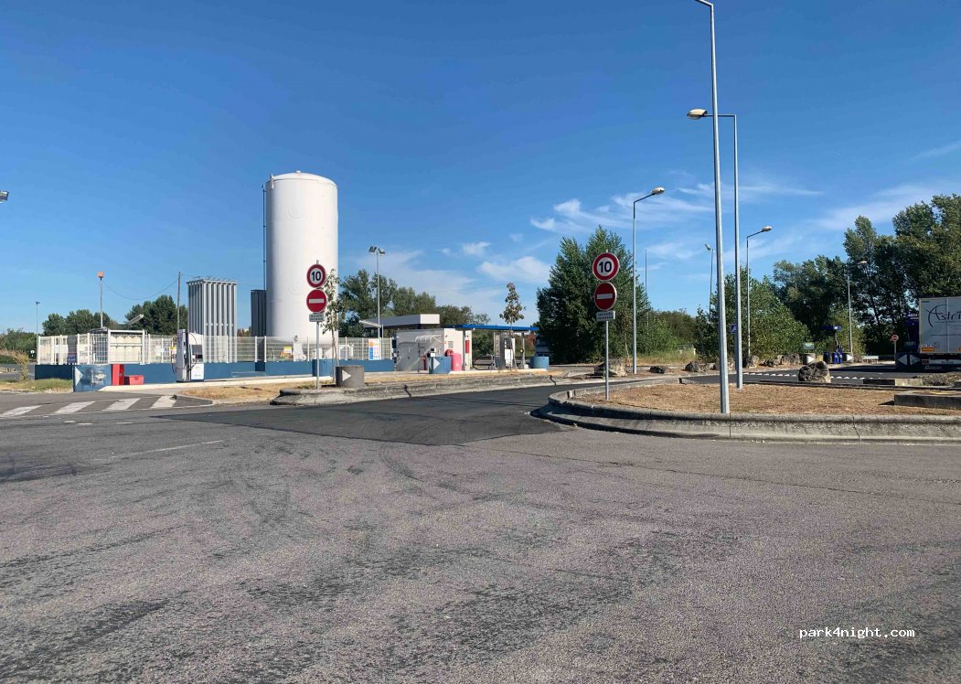 (33300) Bordeaux - Avenue des 3 Cardinaux — foto
