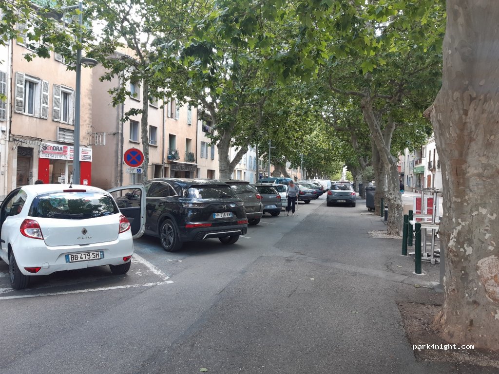 (83470) Saint-Maximin-la-Sainte-Baume - 13 Boulevard du Docteur Bonfils — foto