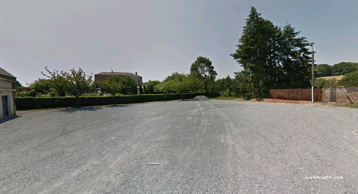 (85700) La Flocellière - 6 Place Marquis de Surgeres — foto 2