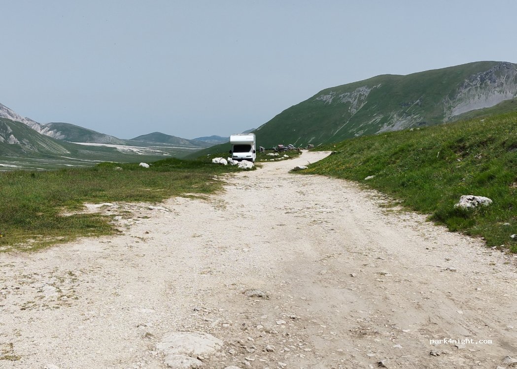 (67100) Assergi - Unnamed Road — foto 3