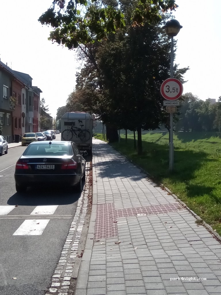 (767 01) Kroměříž - 19 Švabinského nábřeží — foto 3