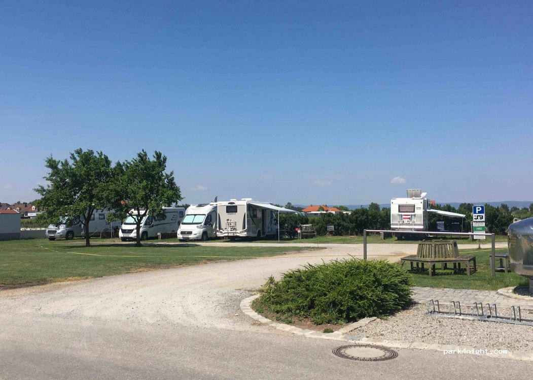 (7141) Podersdorf am See - 13 Strandplatz — foto