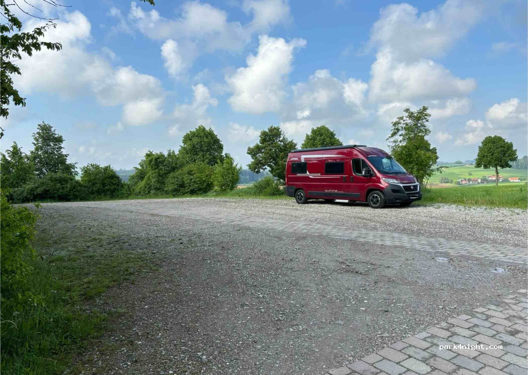 (84494) Niederbergkirchen - 2 Dorfplatz — foto