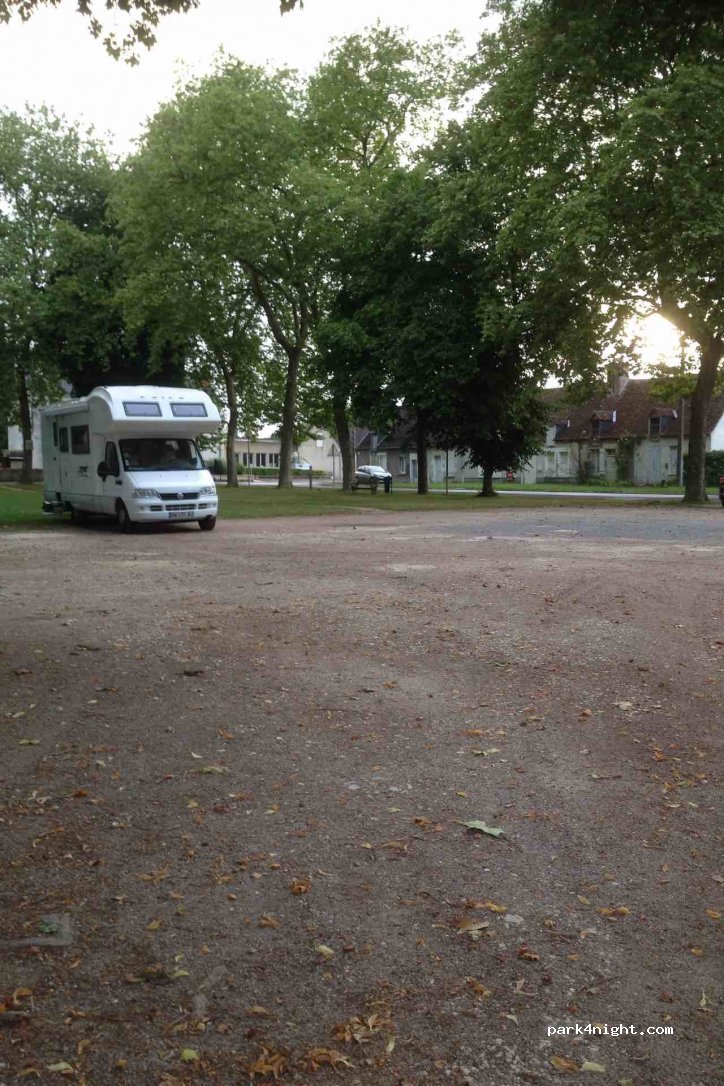 (18140) Herry - 20-22 Place du Champ de Foire — foto 2