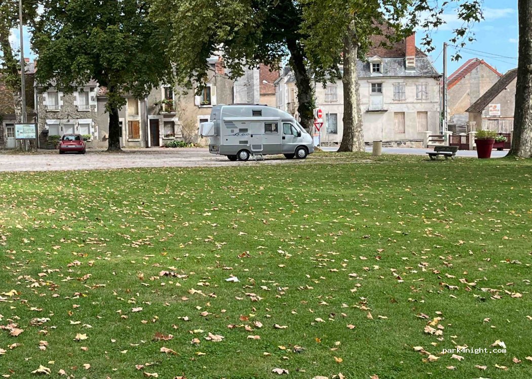(18140) Herry - 20-22 Place du Champ de Foire — foto 3