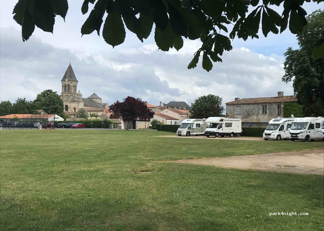 Aire de camping-car Rives-d'Autise — foto 2