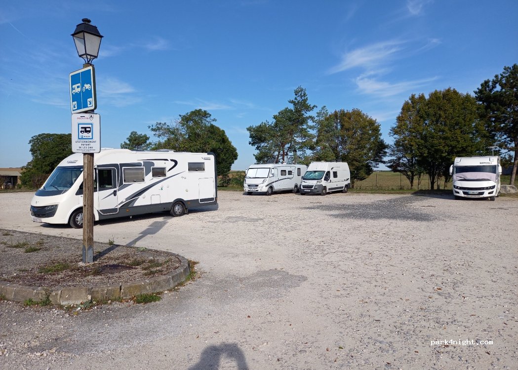 Aire de camping-cars Provins — foto