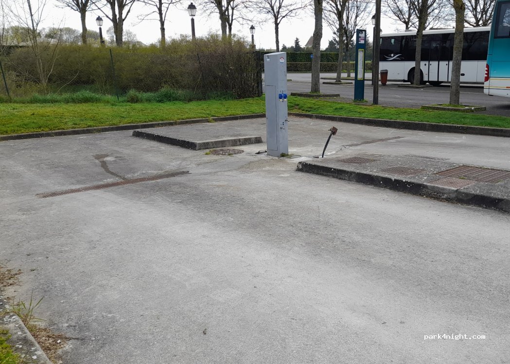 Aire de camping-cars Provins — foto 2