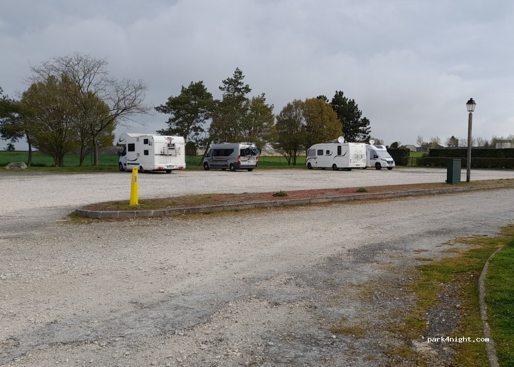 Aire de camping-cars Provins — foto 3