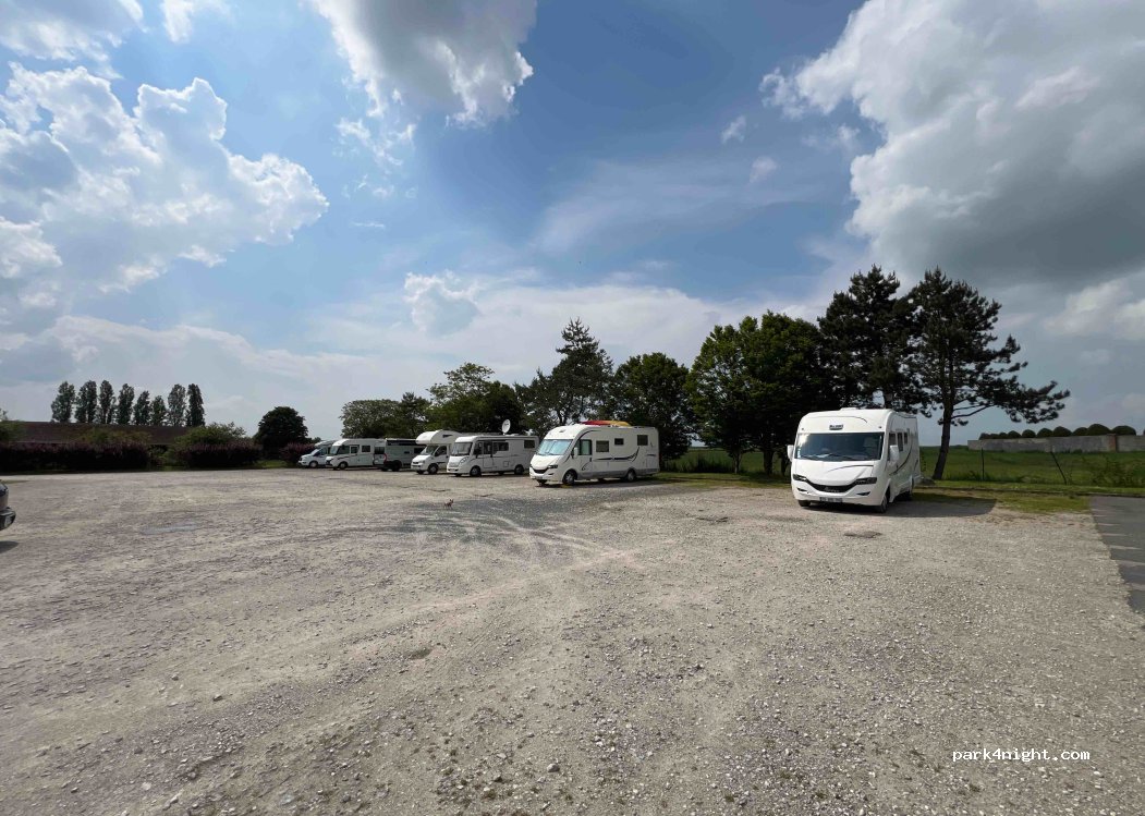 Aire de camping-cars Provins — foto 4