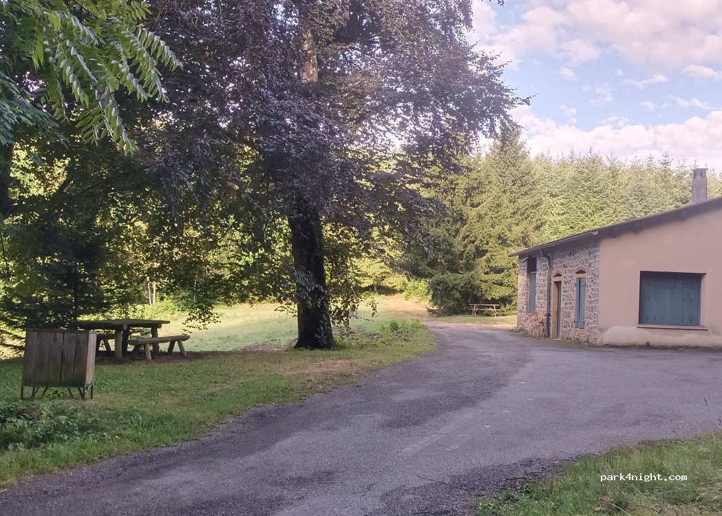 (69170) Saint-Appolinaire - Unnamed Road — foto 5