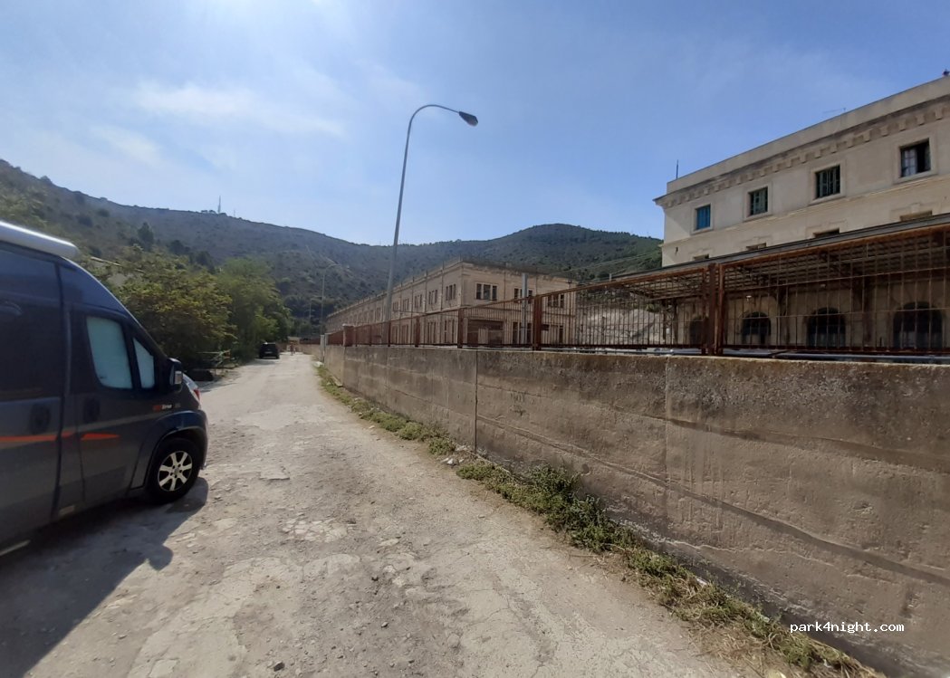 (17497) Portbou - 3 Carrer de Claudi Planás — foto
