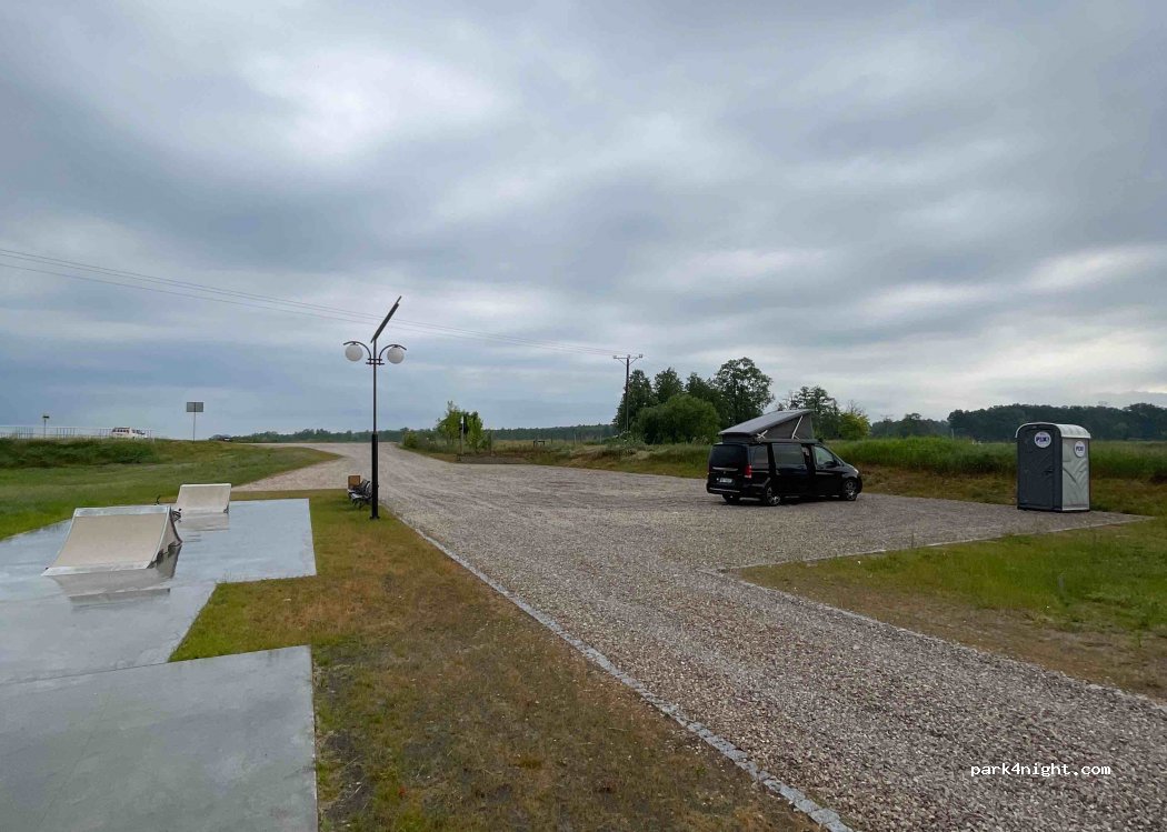 (21-345) Borki - 10 Nadrzeczna — foto