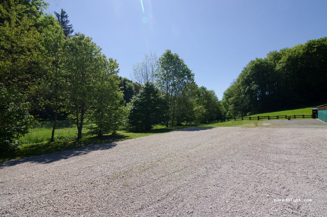 Naturnahe Wohnmobilstellplätze auf dem Ferienhof Verse im Sauerland. — foto 5