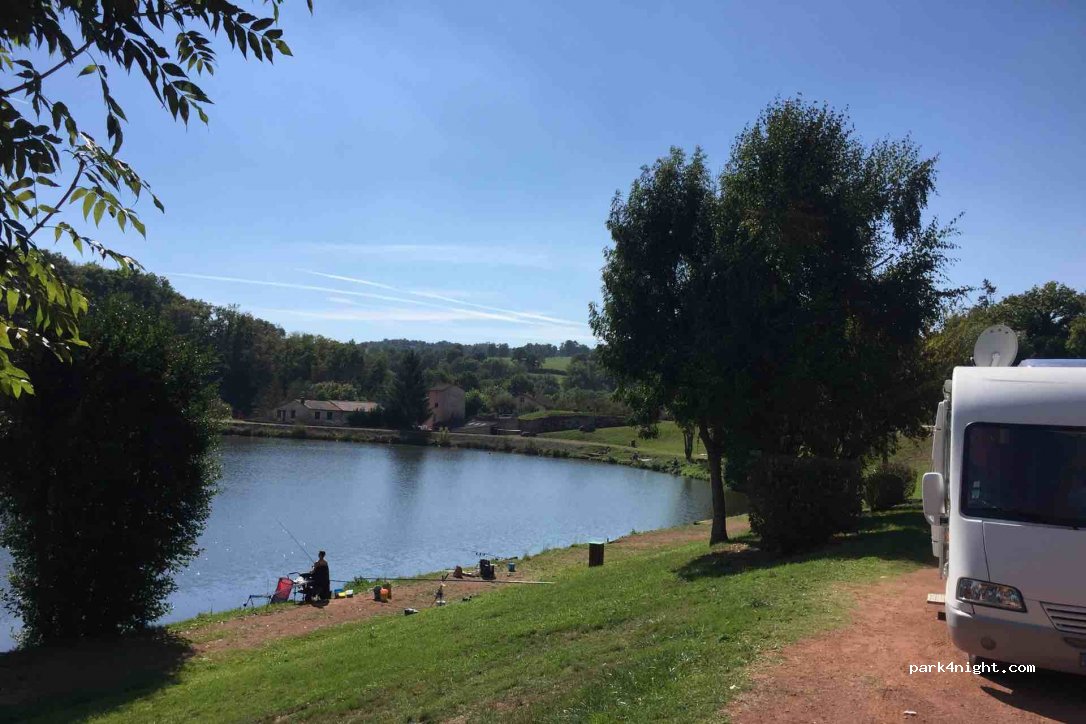 (42470) Saint-Symphorien-de-Lay - La Roche Nord — foto