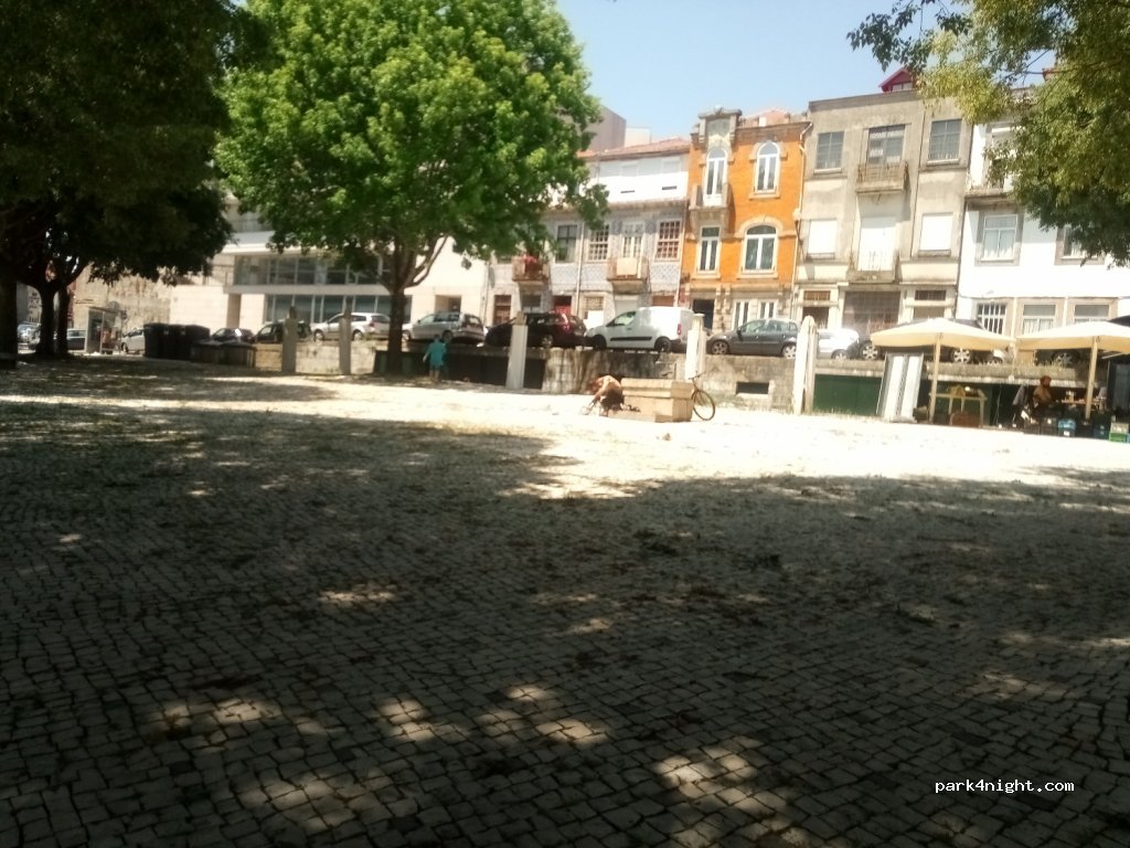 (4300) Porto - 38B Praça da Alegria — foto