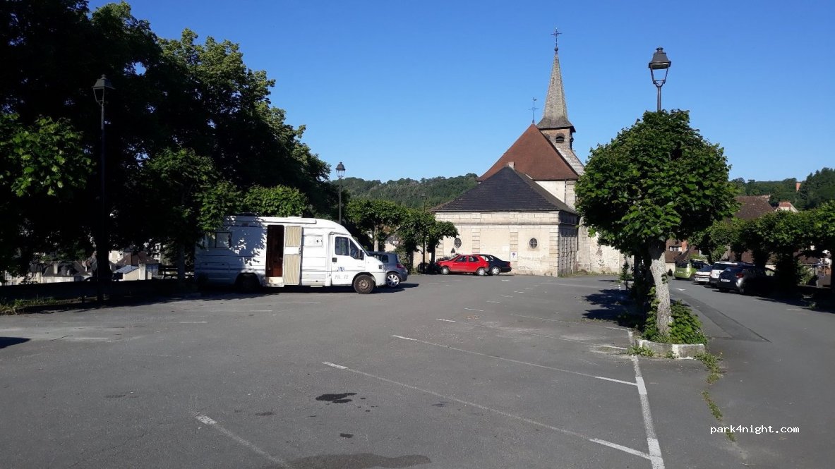 (23200) Aubusson - Place de l'église — foto