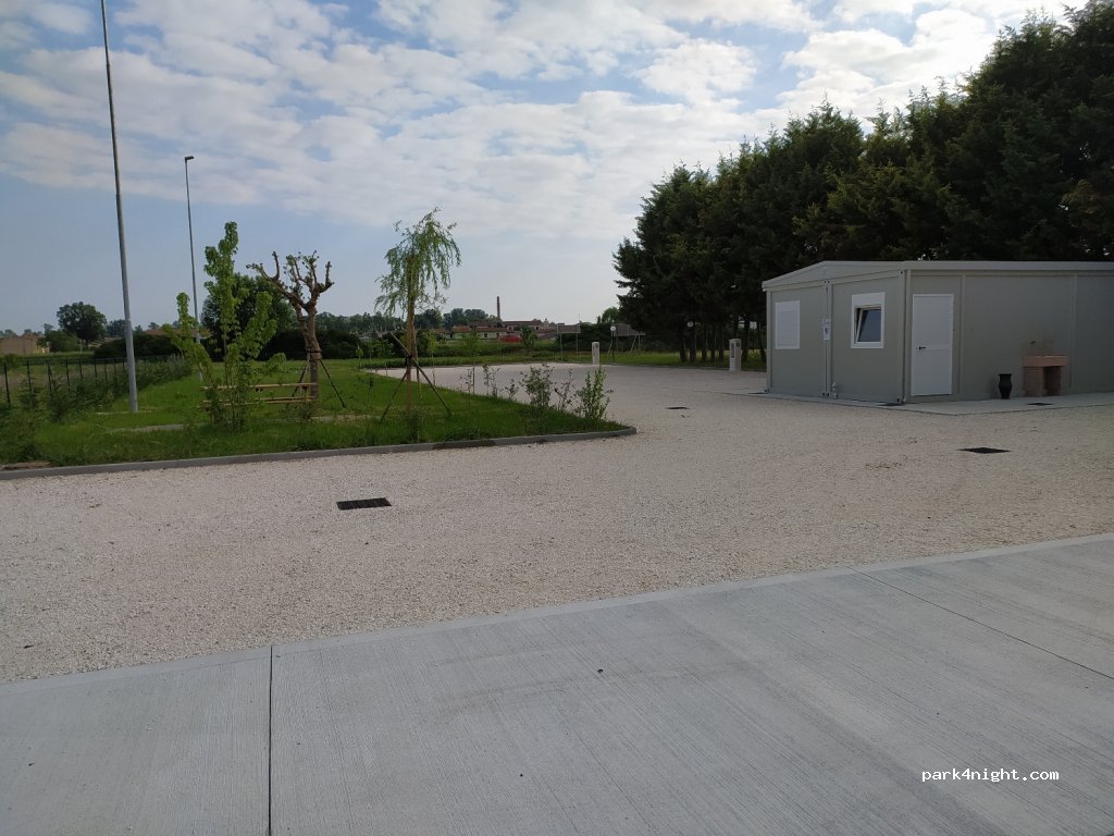 (26037) San Giovanni - 4 Via Casa Bianca — foto