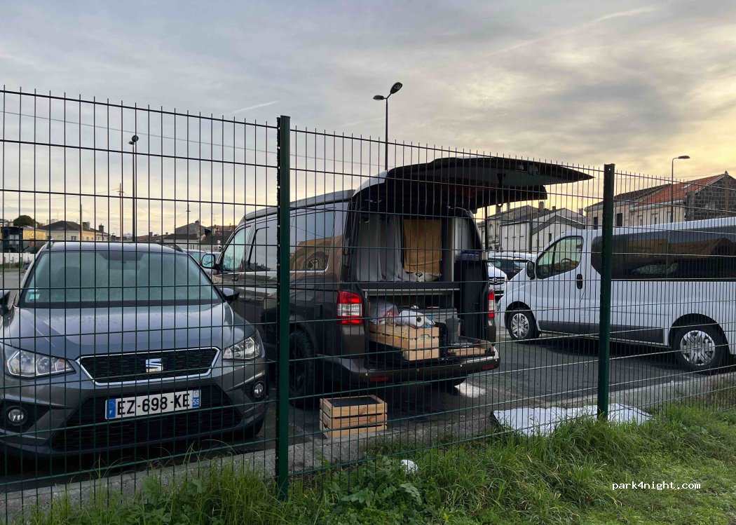 (33300) Bordeaux - 14 Rue Daniel Guestier — foto 3