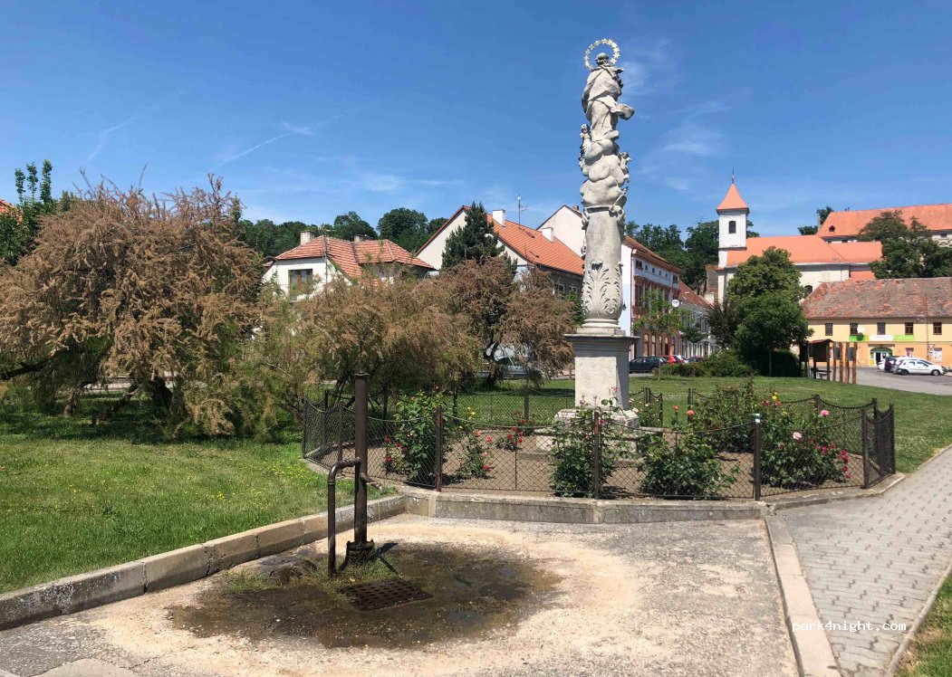 (671 28) Jaroslavice - 107 Náměstí — foto
