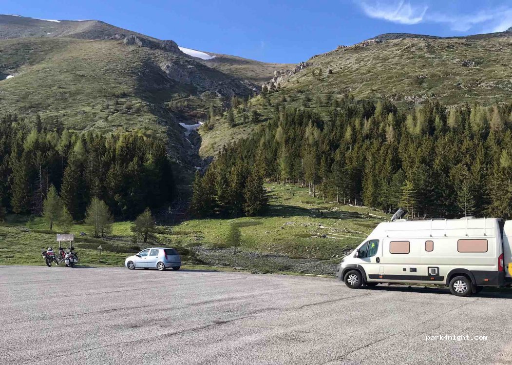 (67023) Castel del Monte - Unnamed Road — foto 3