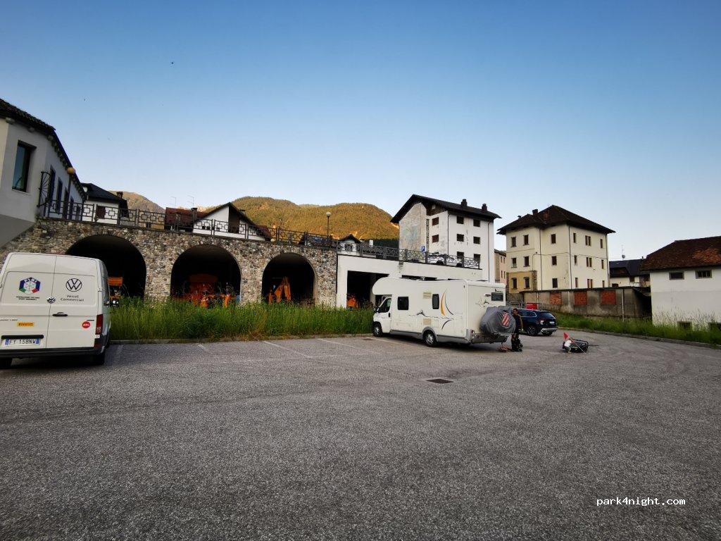 (33025) Ovaro - 185 Via Caduti II Maggio — foto