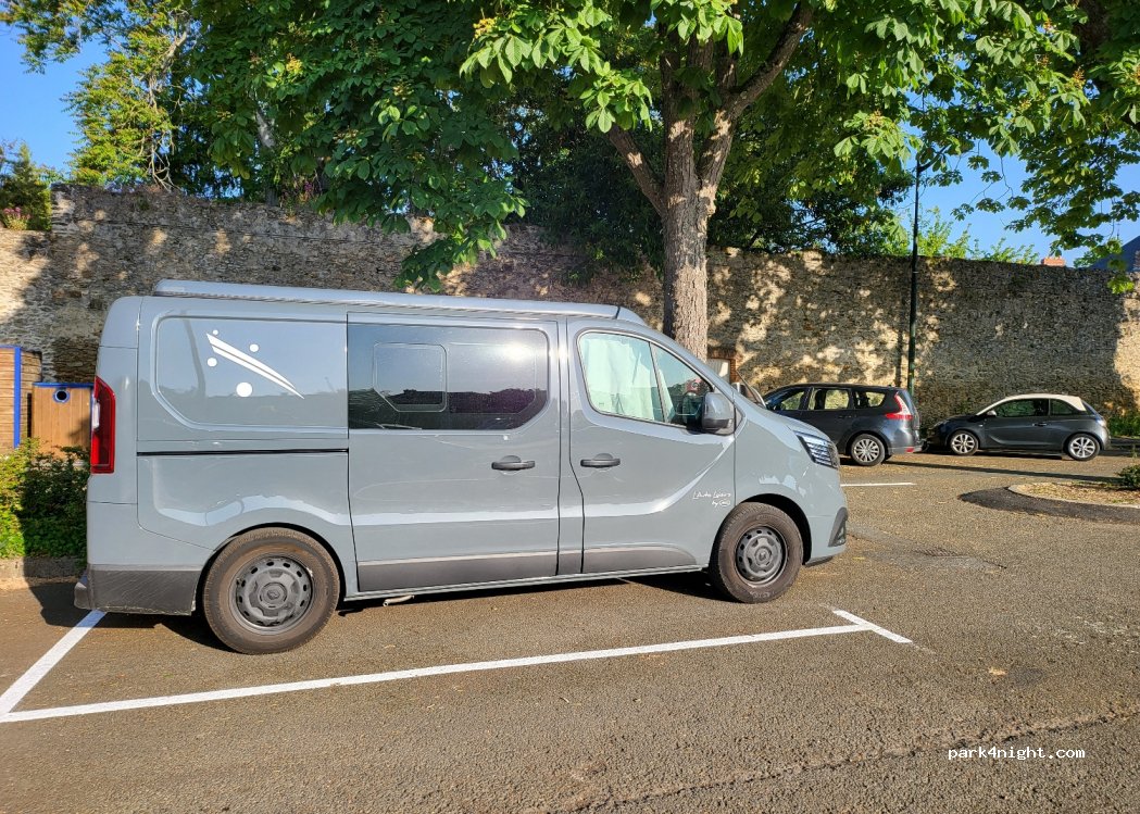 (53000) Laval - 9 Place de Hercé — foto 3
