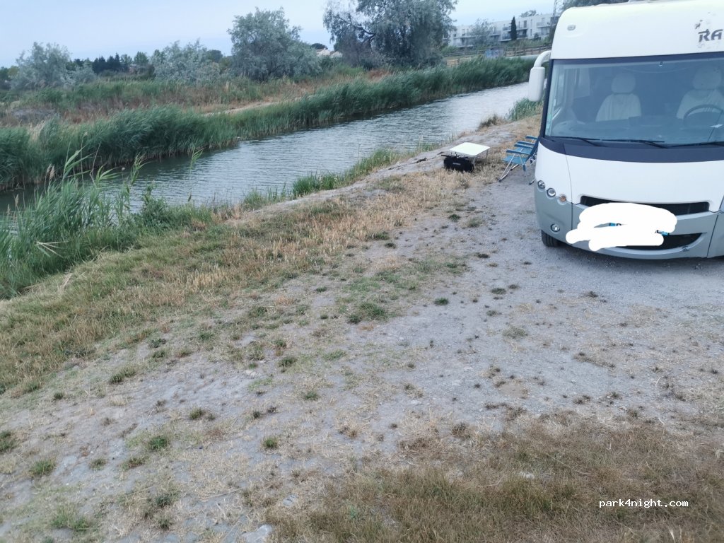 (30220) Aigues-Mortes - Rue de la Pinède — foto