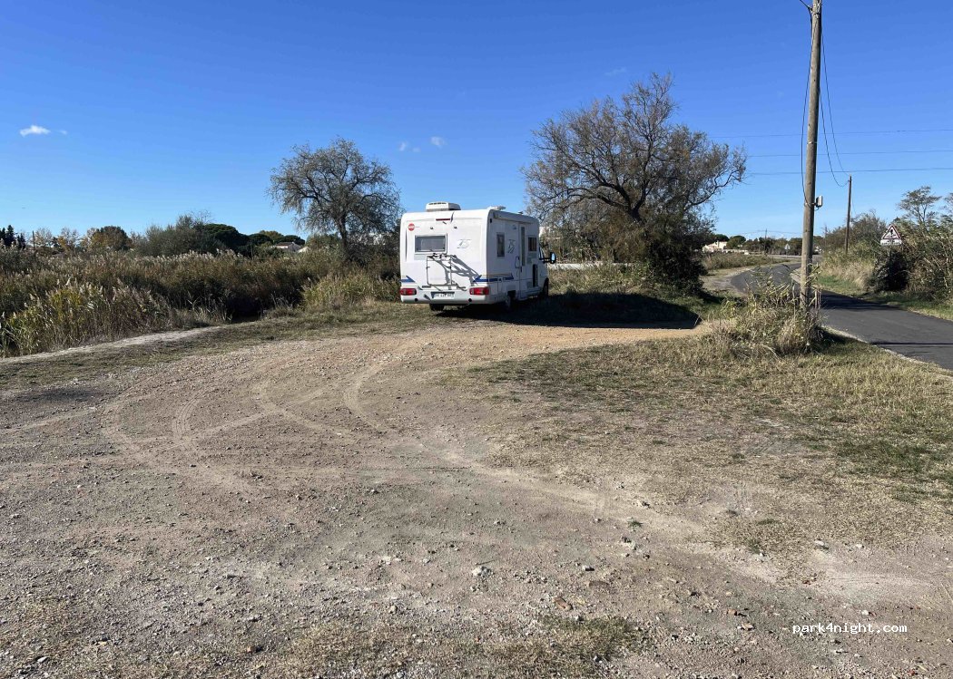 (30220) Aigues-Mortes - Rue de la Pinède — foto 4