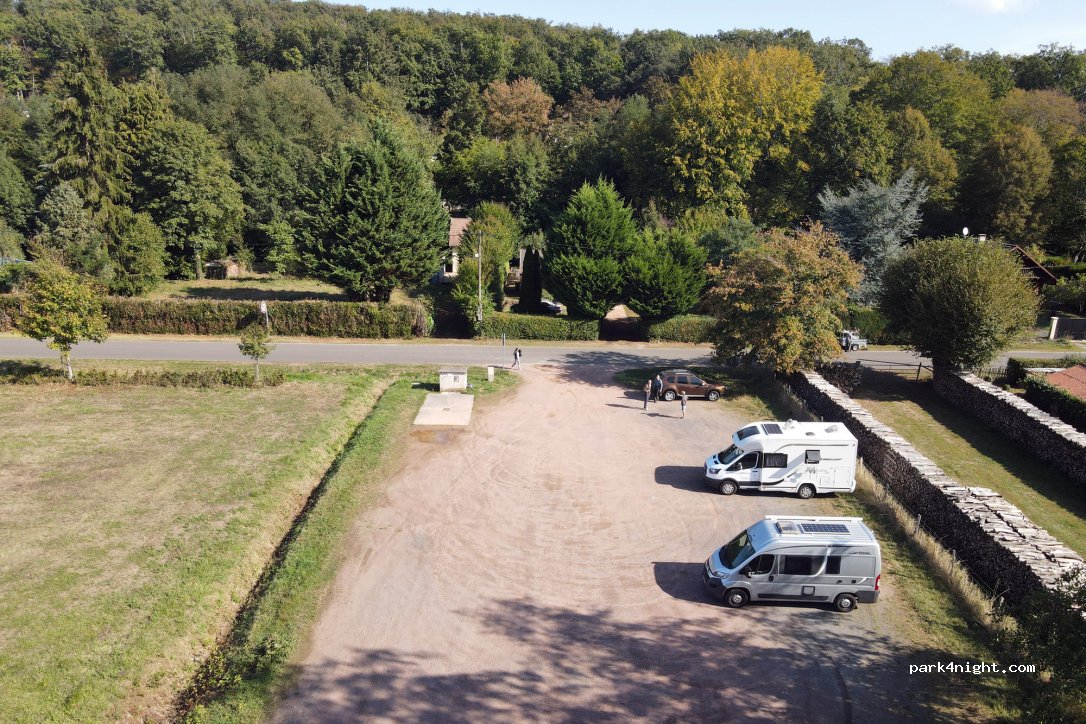 (03360) Saint-Bonnet-Tronçais - 19-23 Route de Tronçais — foto 2