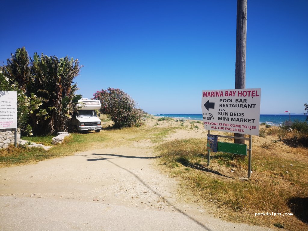 (280 86) Skala - Unnamed Road — foto