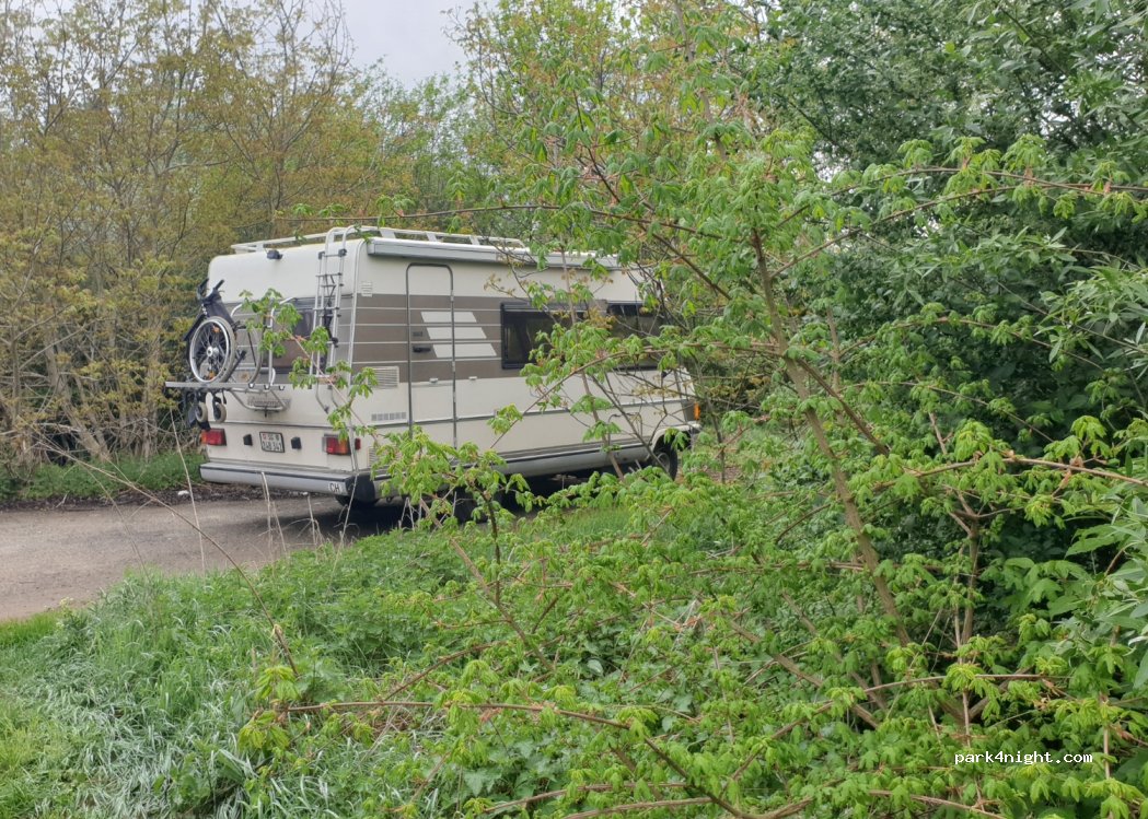 (2060) Bicske - Unnamed Road — foto 2