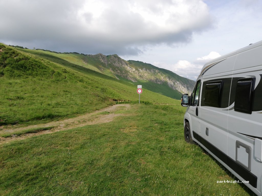 (65400) Gaillagos - Unnamed Road — foto
