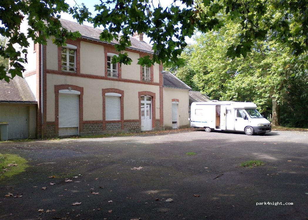(44660) Rouge - 6507 Rue de la Gare — foto 3