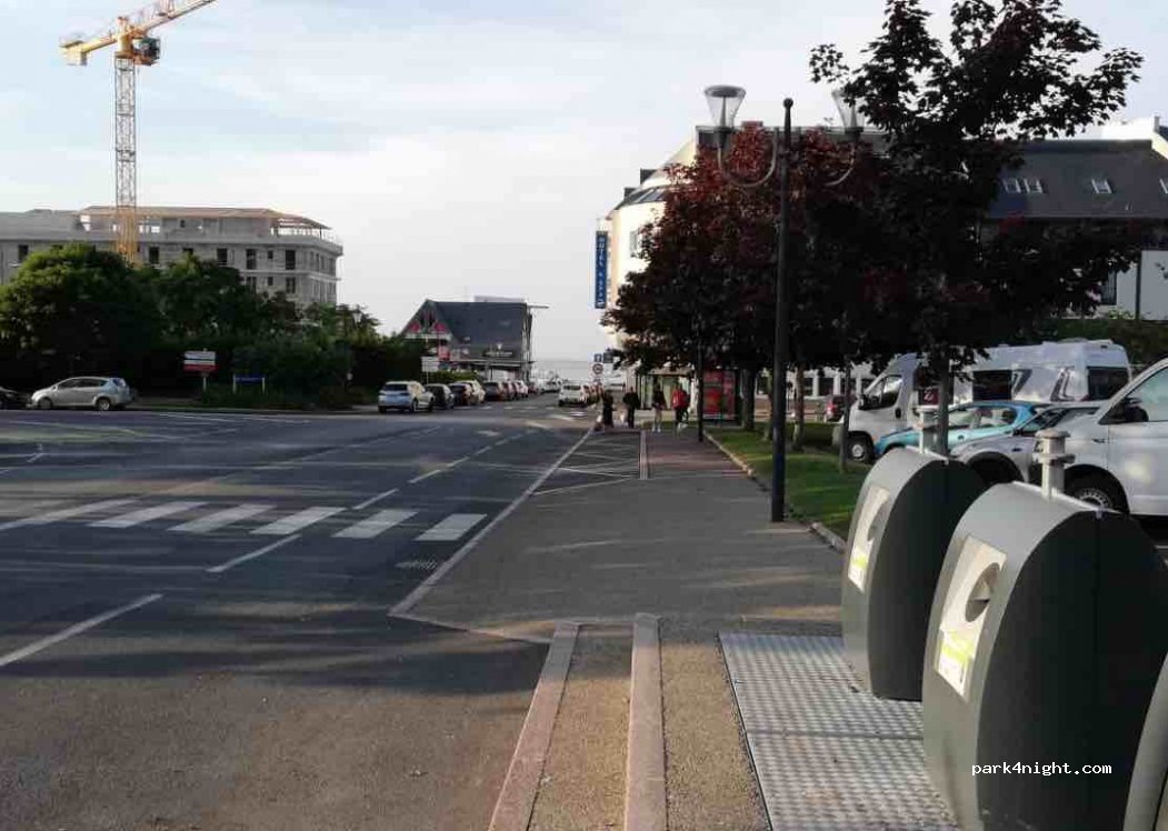 (22700) Perros-Guirec - 36 Boulevard Thalassa — foto