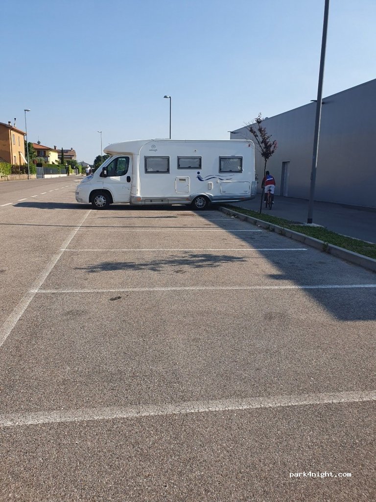 (37014) Castelnuovo del Garda - 13 Via Carducci — foto